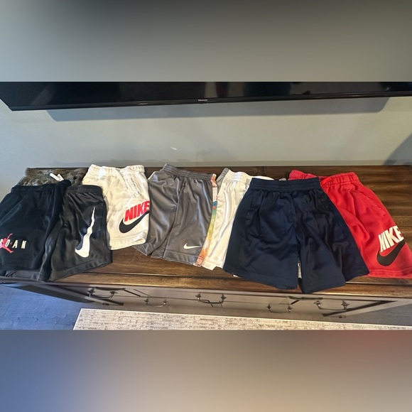 Lot of 8 boys shorts Nike Champion - Picture 1 of 14